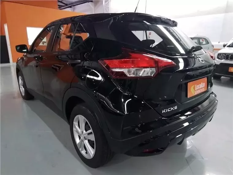 Nissan Kicks Preto 2