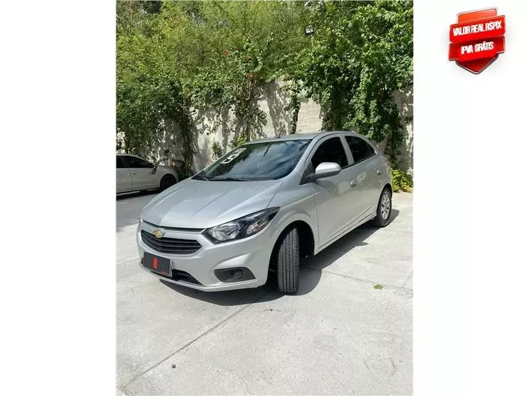 Chevrolet Onix Prata 7