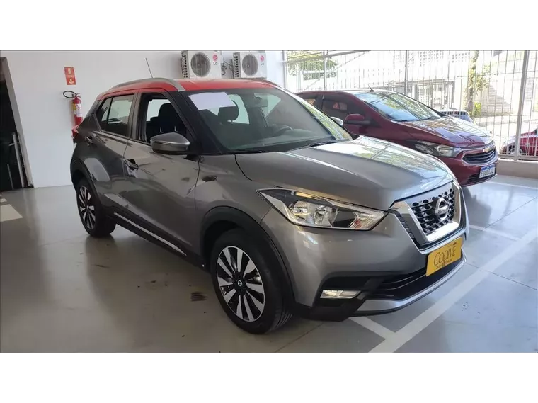 Nissan Kicks Cinza 5