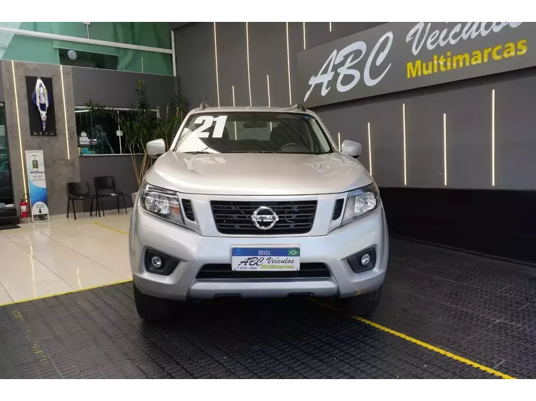 Nissan Frontier Prata 3