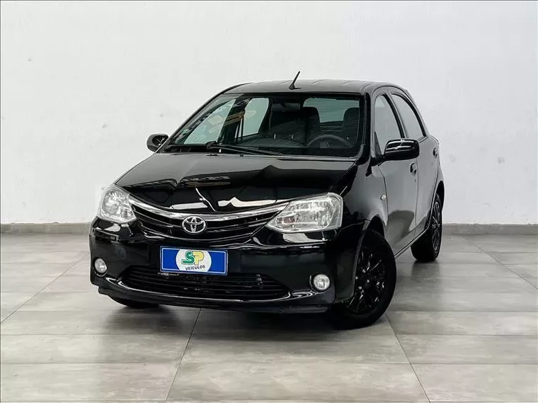 Toyota Etios Preto 9