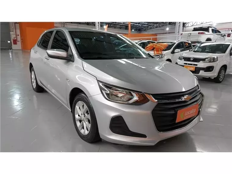 Chevrolet Onix Prata 1