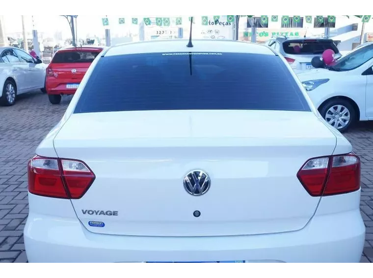 Volkswagen Voyage Branco 4