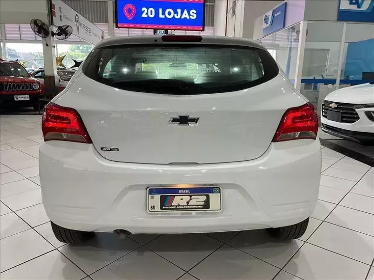 Chevrolet Onix Branco 9