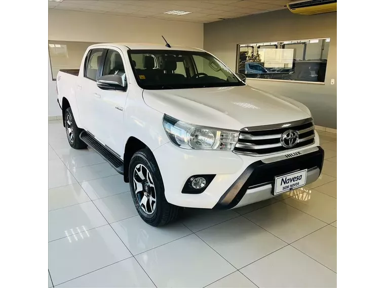 Toyota Hilux Branco 3