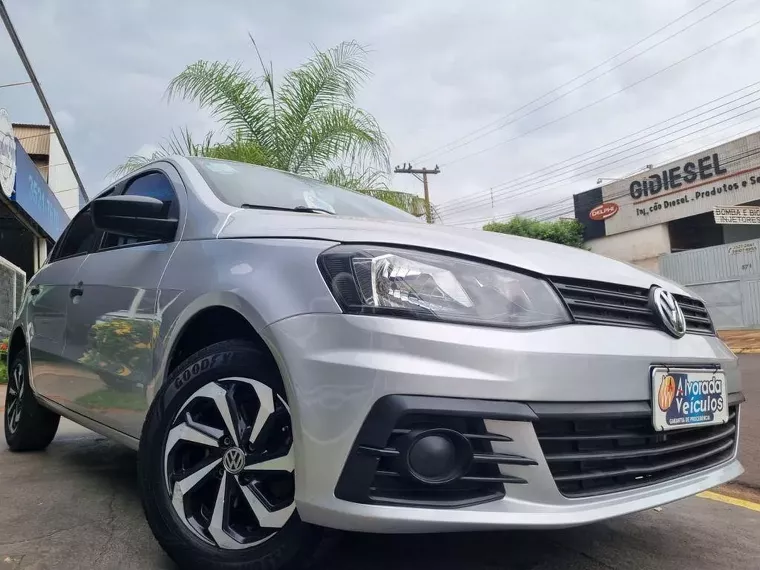 Volkswagen Gol Prata 1