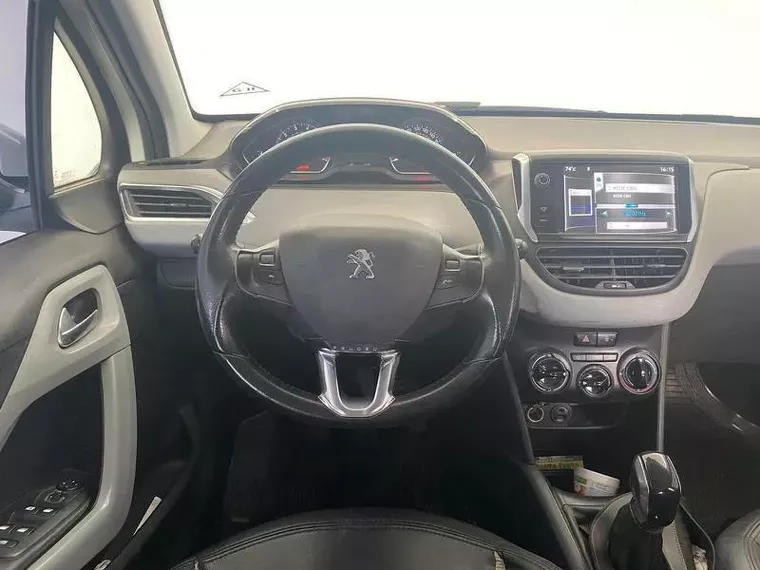 Peugeot 208 Branco 7