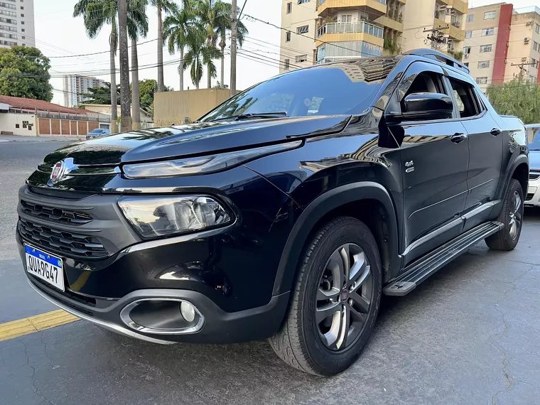 Fiat Toro Preto 18