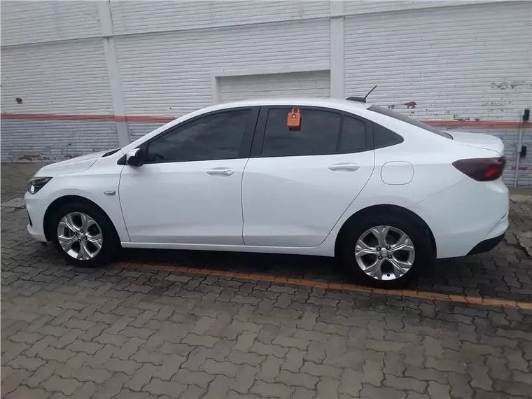 Chevrolet Onix Branco 9