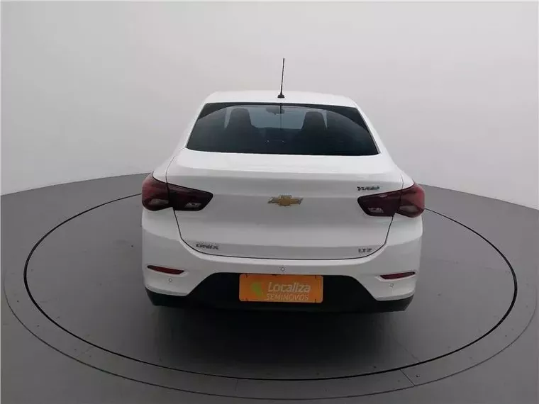 Chevrolet Onix Branco 8