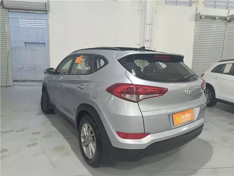 Hyundai Tucson Prata 12