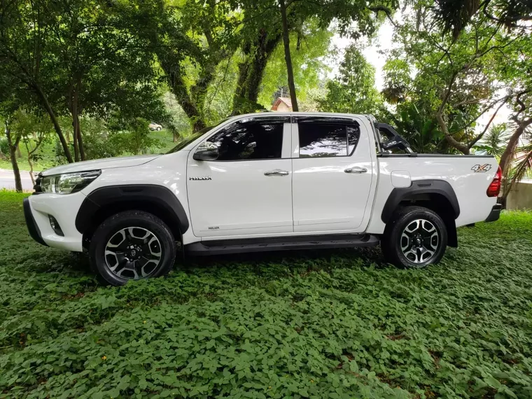 Toyota Hilux Branco 5