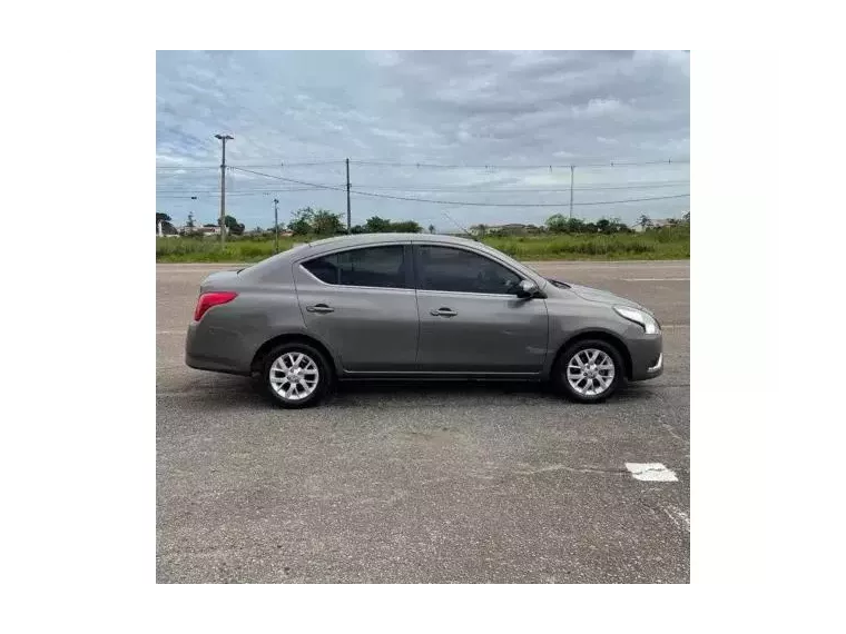 Nissan Versa Cinza 5