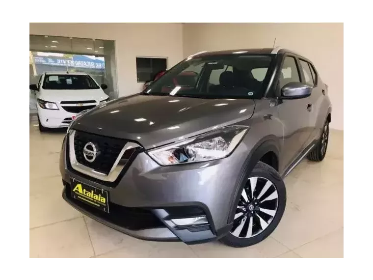 Nissan Kicks Cinza 4