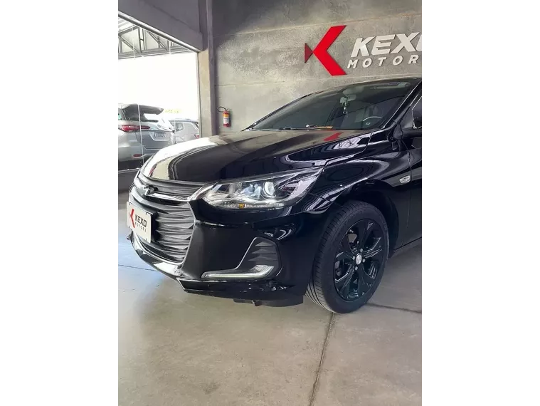 Chevrolet Onix Preto 8