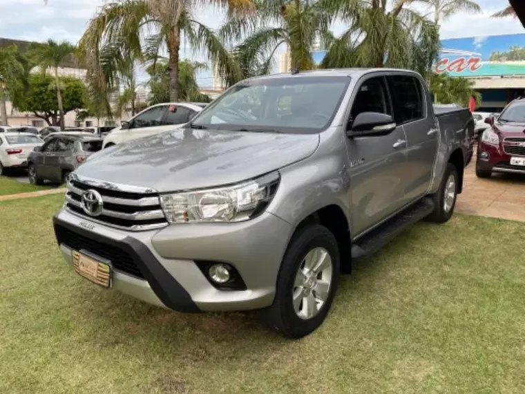 Toyota Hilux Prata 1