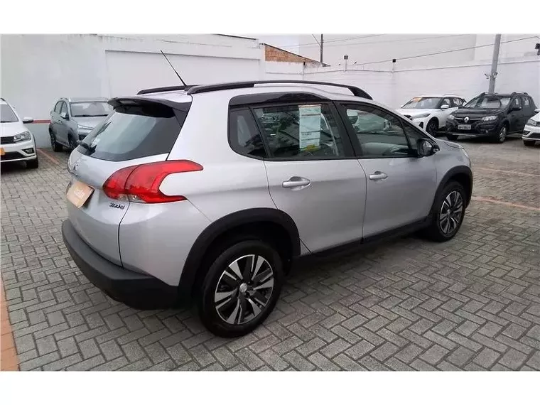 Peugeot 2008 Cinza 9