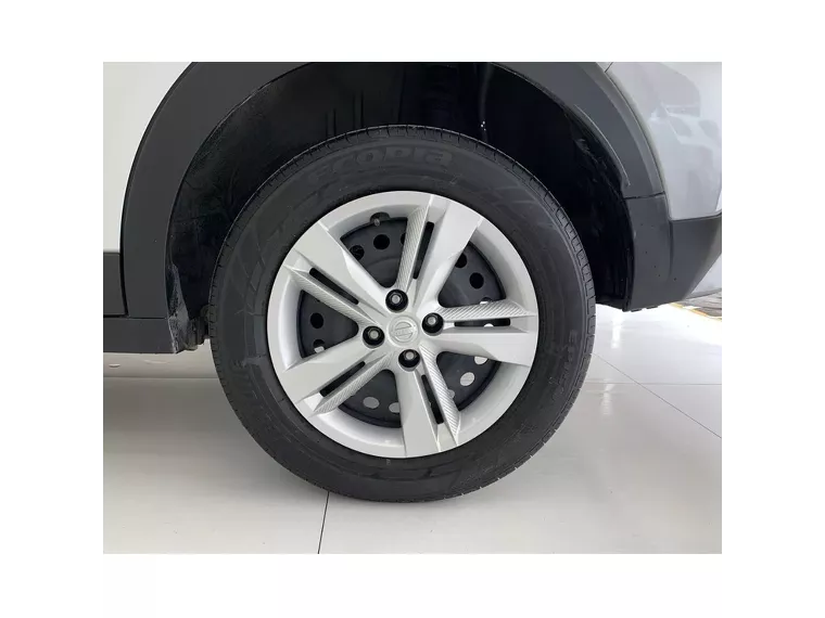 Nissan Kicks Prata 9