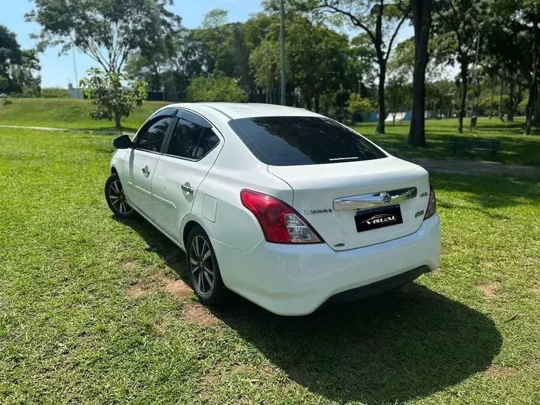 Nissan Versa Branco 7