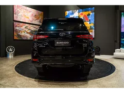 Toyota Hilux SW4
