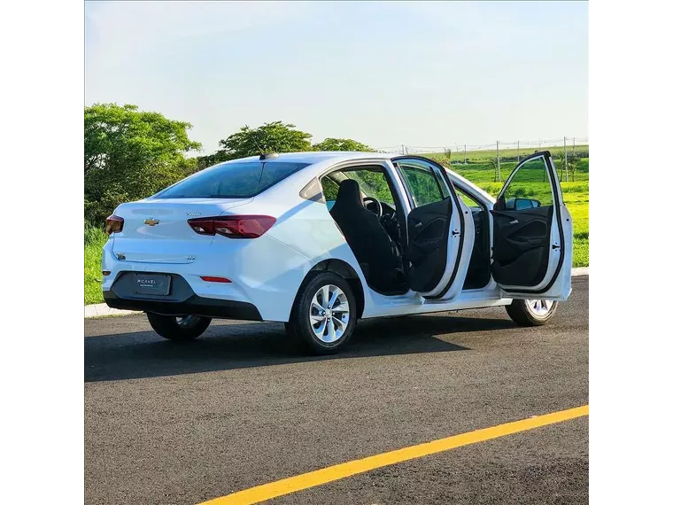 Chevrolet Onix Branco 10