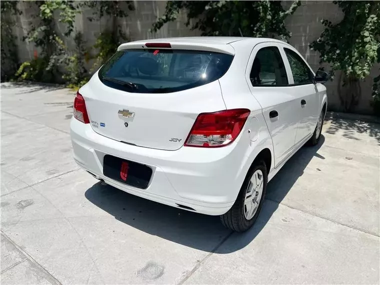 Chevrolet Onix Branco 10