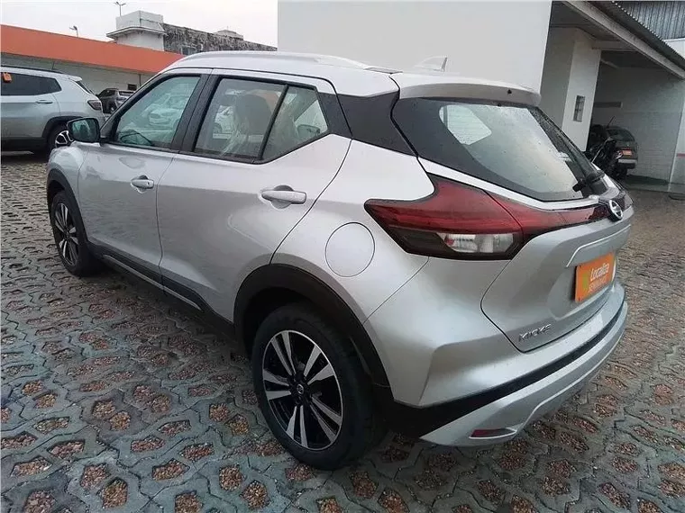 Nissan Kicks Prata 5