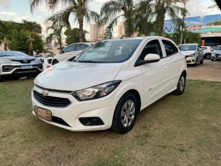 Chevrolet Onix Branco 2