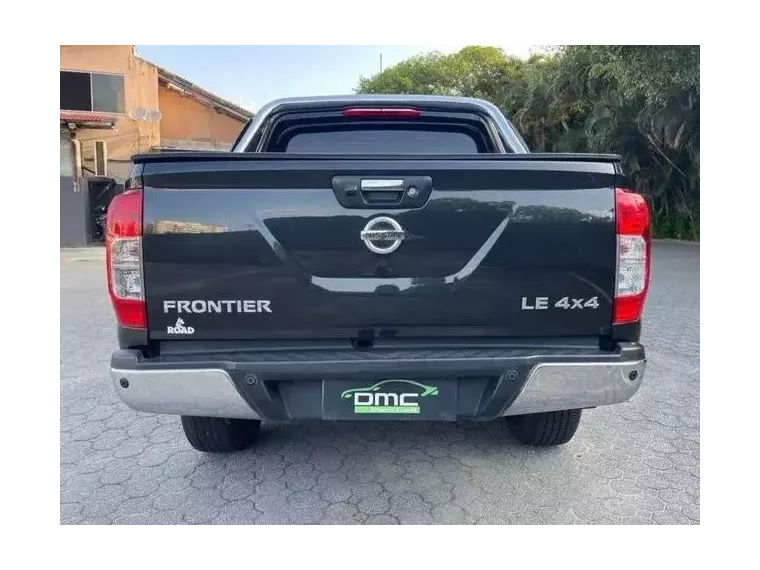 Nissan Frontier Preto 5