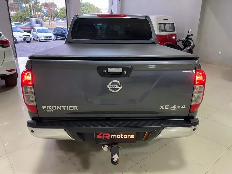 Nissan Frontier Cinza 10