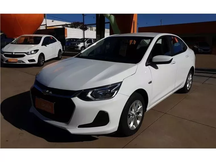 Chevrolet Onix Branco 9