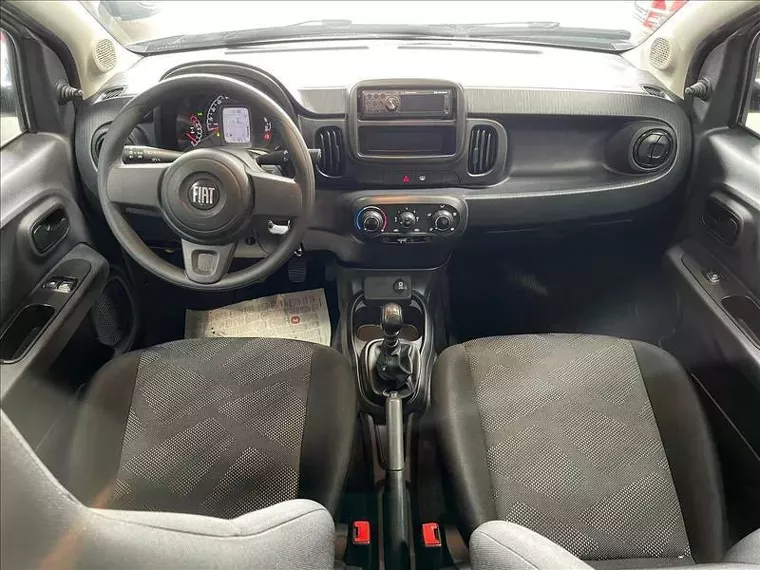 Fiat Mobi Prata 5