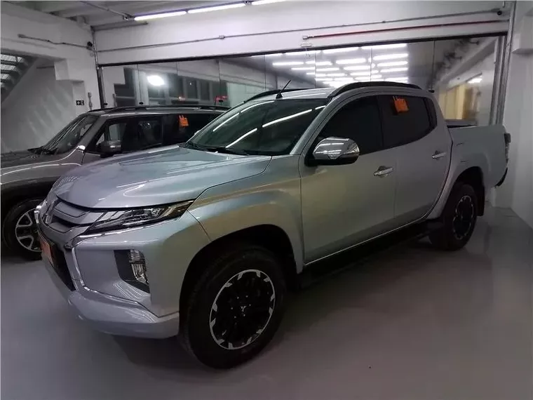 Mitsubishi L200 Triton Prata 1