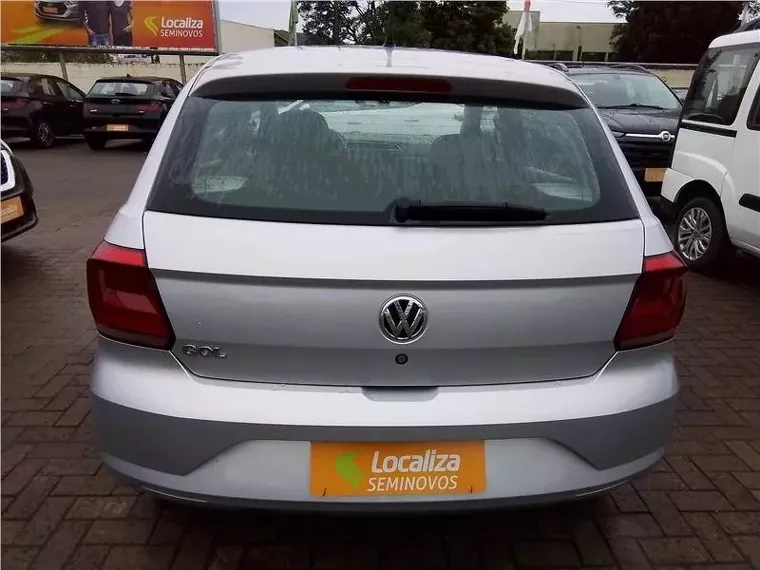 Volkswagen Gol Prata 1