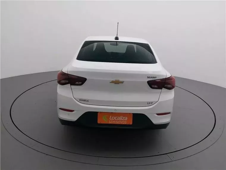 Chevrolet Onix Branco 10