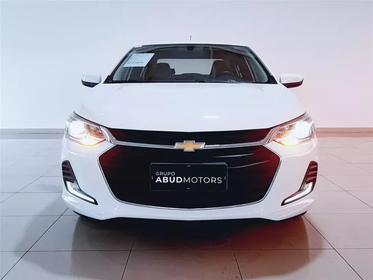 Chevrolet Onix Branco 11