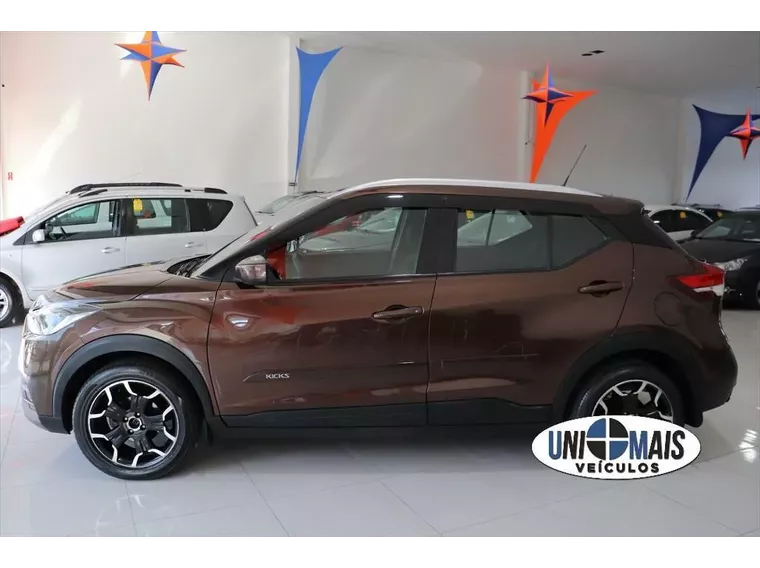 Nissan Kicks Marrom 3