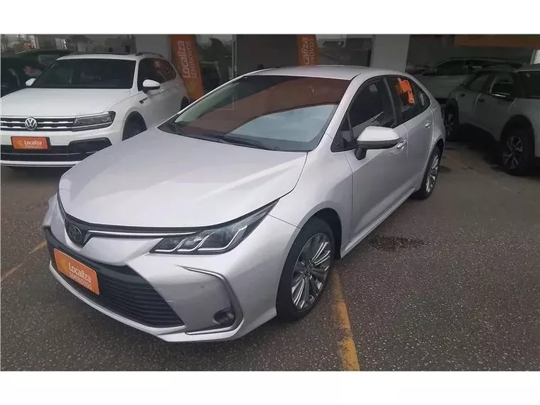 Toyota Corolla Prata 4