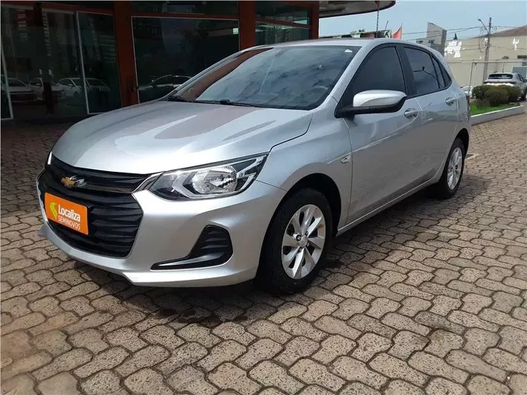 Chevrolet Onix Prata 7