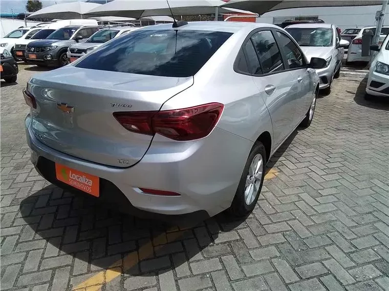 Chevrolet Onix Prata 6