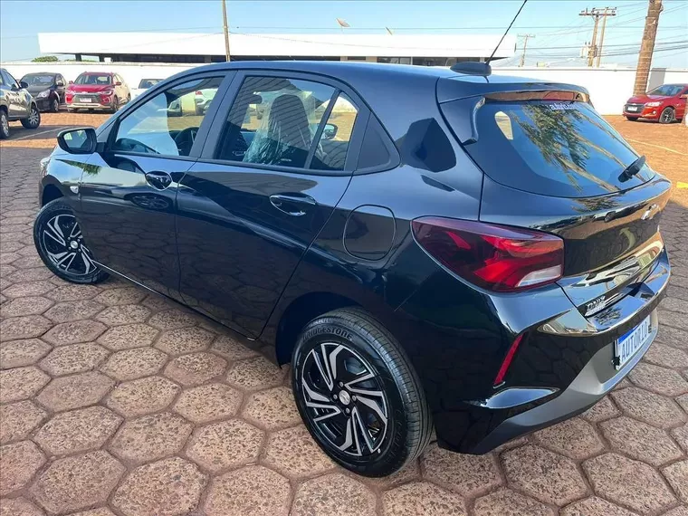 Chevrolet Onix Preto 1