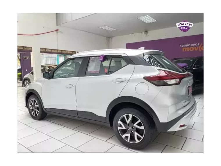 Nissan Kicks Prata 8