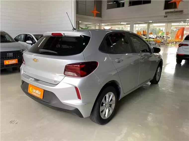 Chevrolet Onix Prata 2