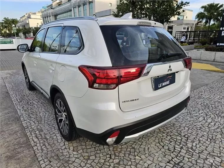 Mitsubishi Outlander Branco 11