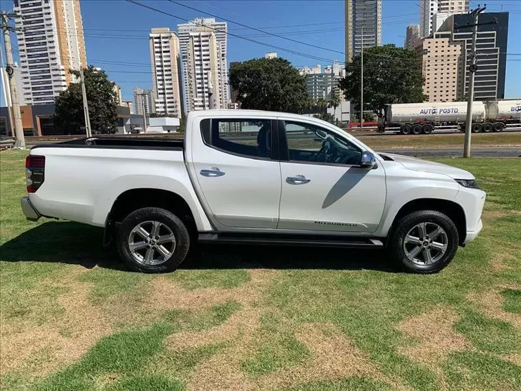 Mitsubishi L200 Triton Branco 4