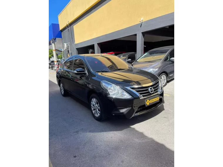 Nissan Versa Preto 2