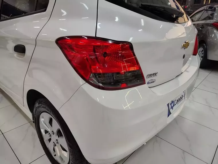 Chevrolet Onix Branco 8