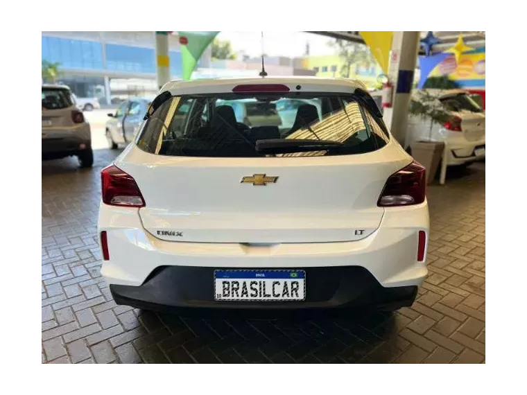 Chevrolet Onix Branco 6