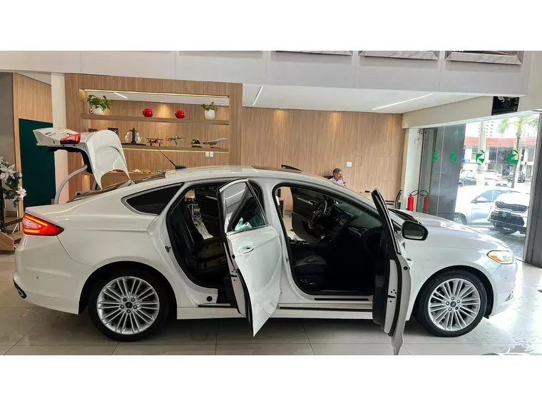 Ford Fusion Branco 18