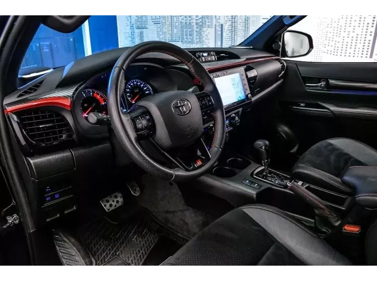 Toyota Hilux Preto 15